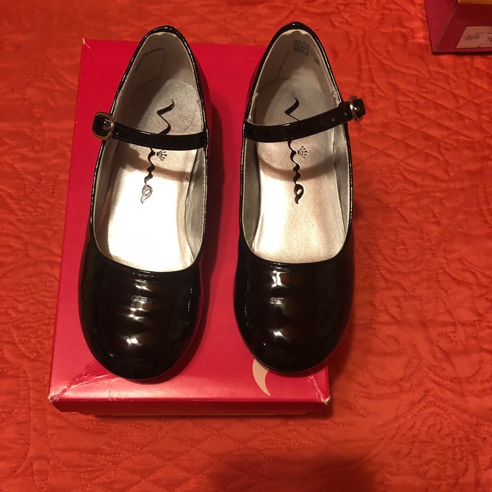 Black patent leather girls dress shoes